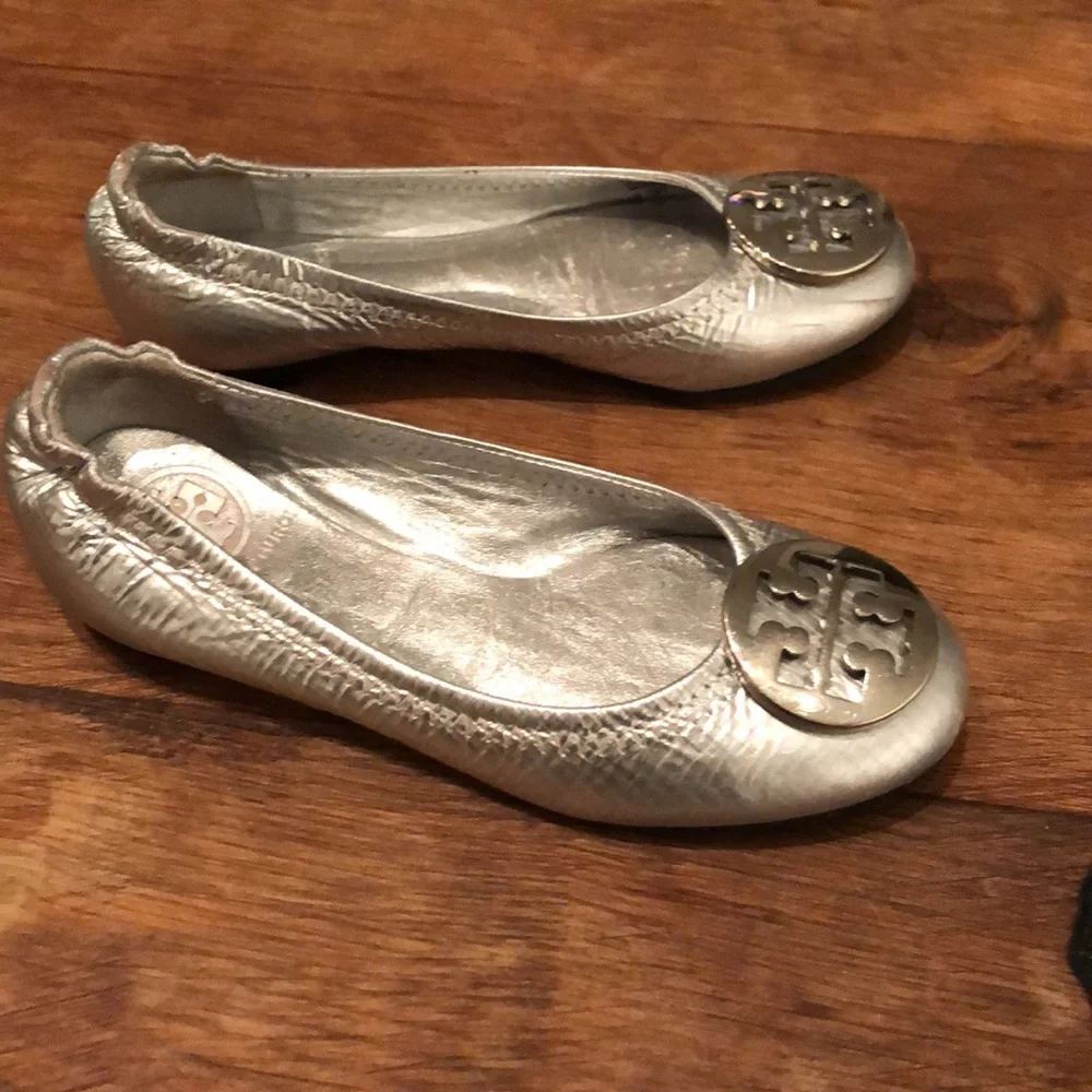 Tory Burch Reva silver flats, 10C - Picture 4 of 8
